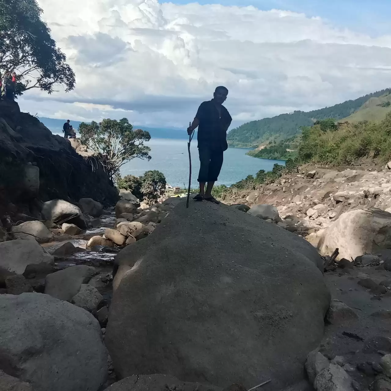 Longsor batu di Desa Simangulampe, Baktiraja, Humbahas [Foto: Doc. MI]