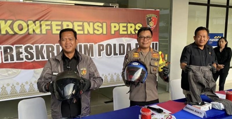 Ditreskrimum Polda Riau saat pengungkapan kasus pencurian baterai tower Telkomsel di Kampar. (Foto: ANTARA)