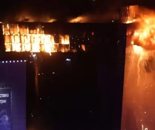 Kebakaran terjadi di Crocus City Hall usai penembakan massal di Moskow