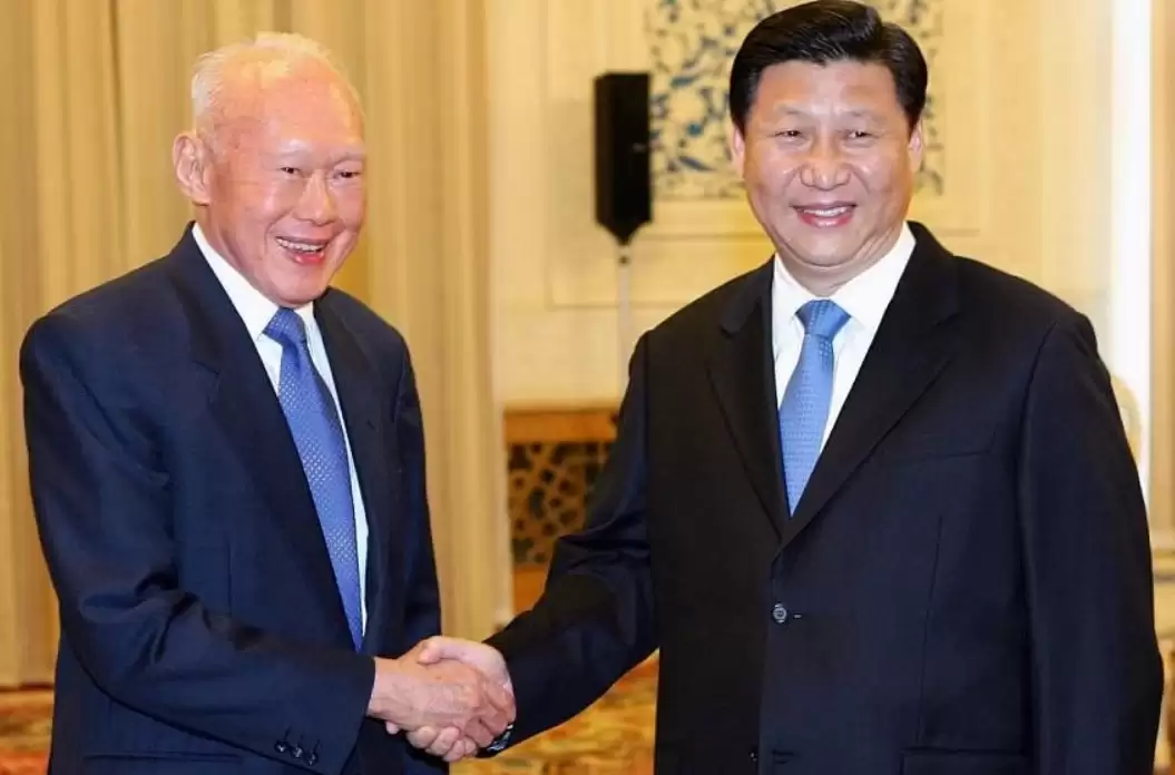 Xi Jinping dan Lee Kuan Yew (Foto: The Strait Times)