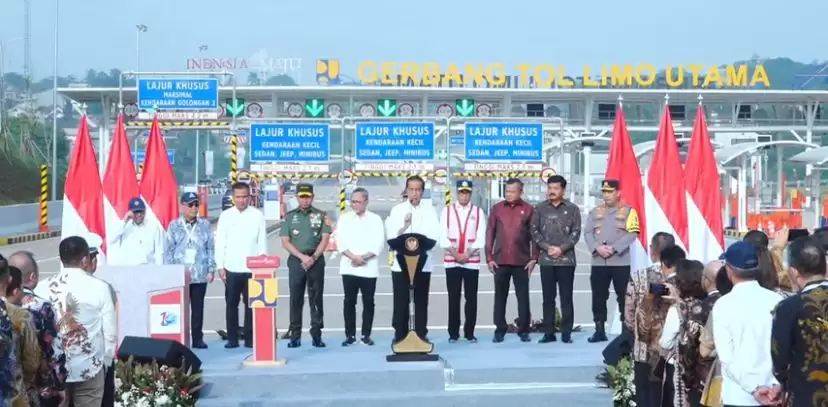 Presiden Joko Widodo saat meresmikan Tol Pamulang-Cinere-Raya Bogor di Depok, Jawa Barat, Senin (8/1). [Foto: YT/@SekretariatPresiden]