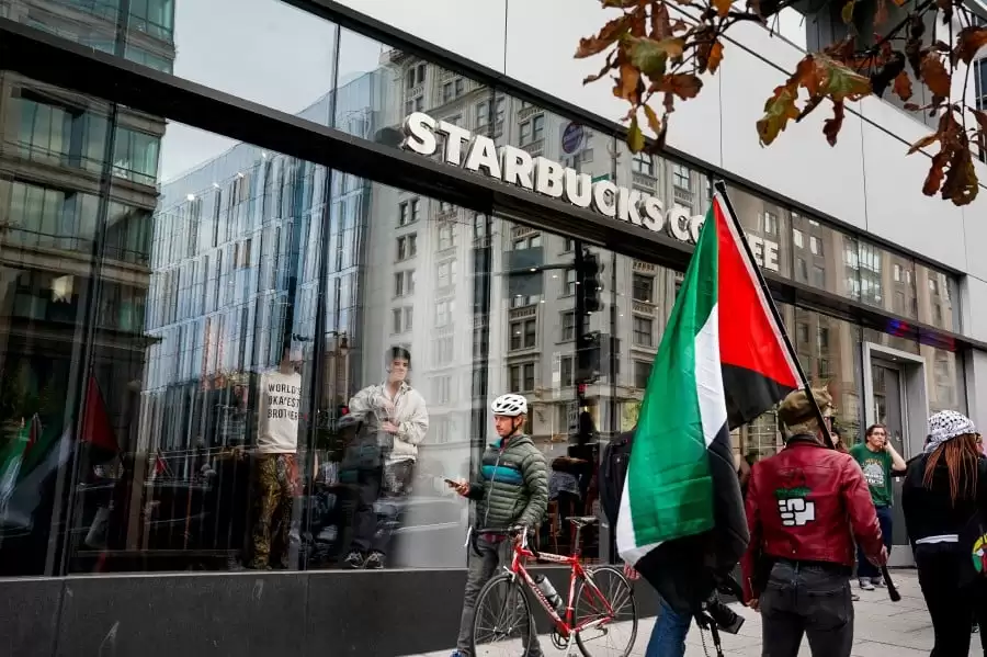 Aksi Boikot Starbucks di Washington (Foto: Reuters)