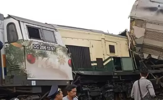 Tabrakan kereta api di Cisalengka Bandung menyebabkan 4 awal kereta meninggal dunia. [Foto: Dok MI]