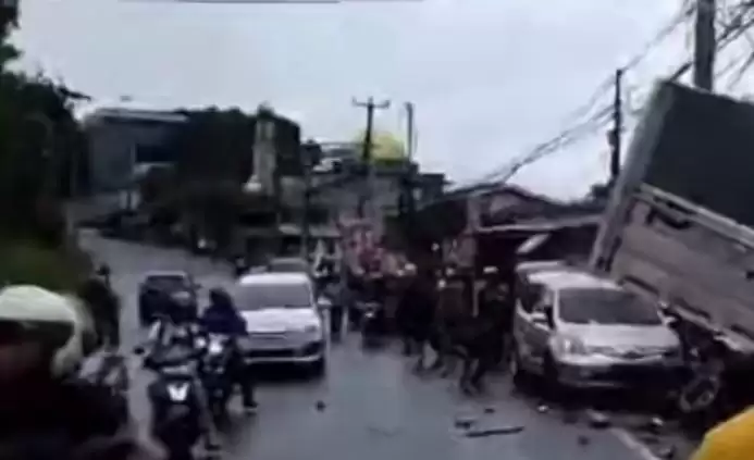 Kecelakaan Beruntun di Puncak Bogor [Foto: Tangkapan Layar]