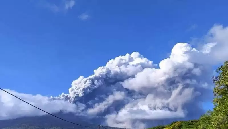 Gunung api Lewotobi Laki-laki di Flores Timur, NTT [Foto: ANTARA]