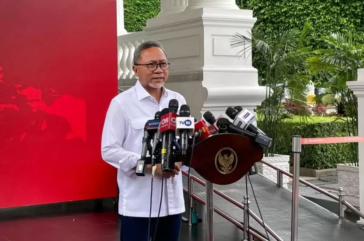 Menteri Perdagangan Zulkifli Hasan memberikan keterangan kepada wartawan di Istana Kepresidenan Jakarta, Kamis (18/1) (Foto: Antara)