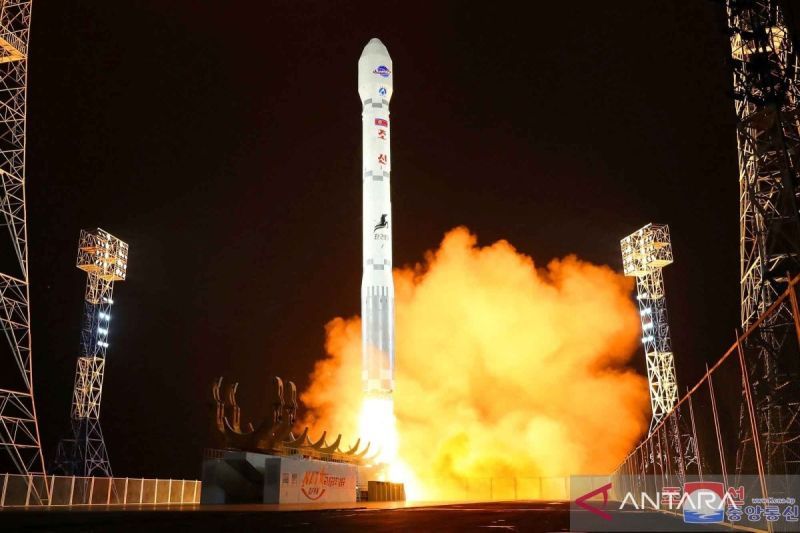 Roket yang membawa satelit mata-mata Malligyong-1 (Foto: MI/ANTARA)