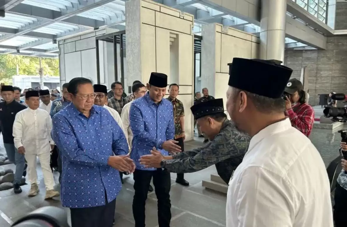 Ketua Majelis Tinggi Partai Demokrat Susilo Bambang Yudhoyono dan Ketua Umum Partai Demokrat, Agus Harinurti Yudhoyono (Foto: ANTARA)