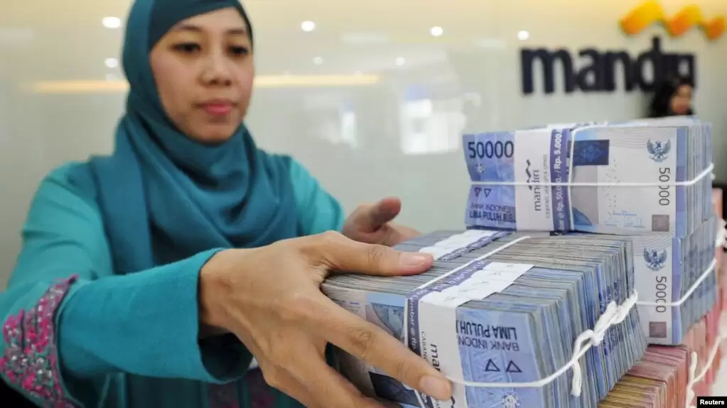 Kasir Bank Mandiri (Foto: Reuters)