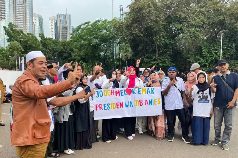 Sejumlah pendukung Anies Baswedan-Muhaimin Iskandar (AMIN) di Istora Senayan, Jakarta Pusat, Minggu (7/1). [Foto: Ant]