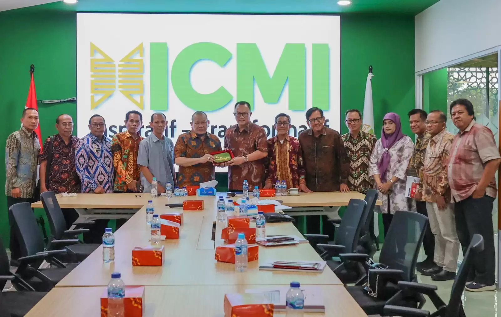 Ketua DPD RI, AA LaNyalla Mahmud Mattalitti menghadiri undangan ICMI di di Kantor ICMI Pusat, Jakarta Selatan, Jumat (13/10).