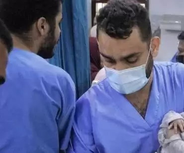 Dokter di Rumah Sakit Jalur Gaza berjibaku menyelamatkan nyawa pada 4 November 2023. (Foto: Anadolu)