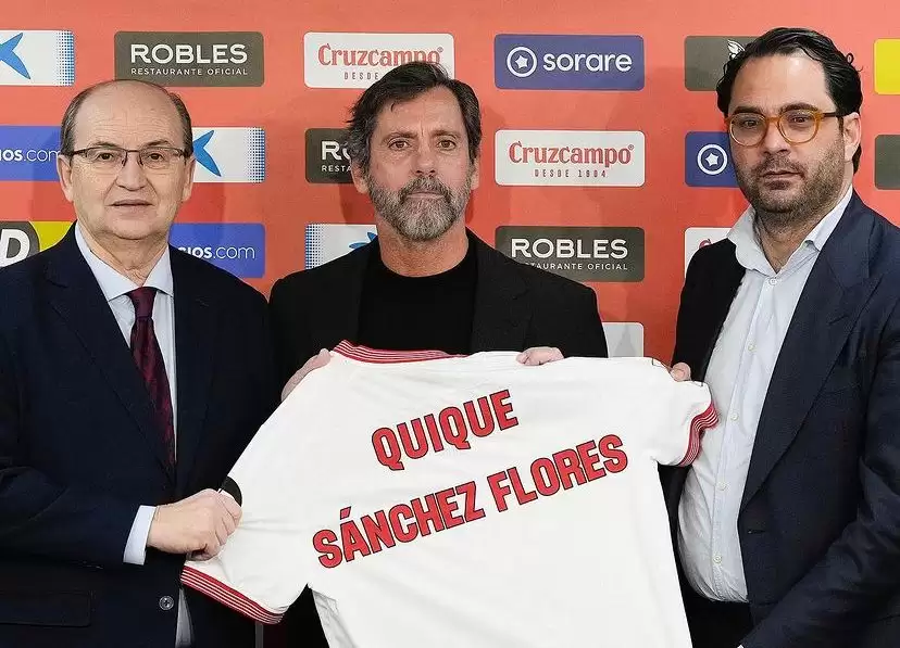 Sevilla menunjuk pelatih baru Sanchez Flores (tengah) menggantikan Diego Alonso yang dipecat (@SevillaFC)