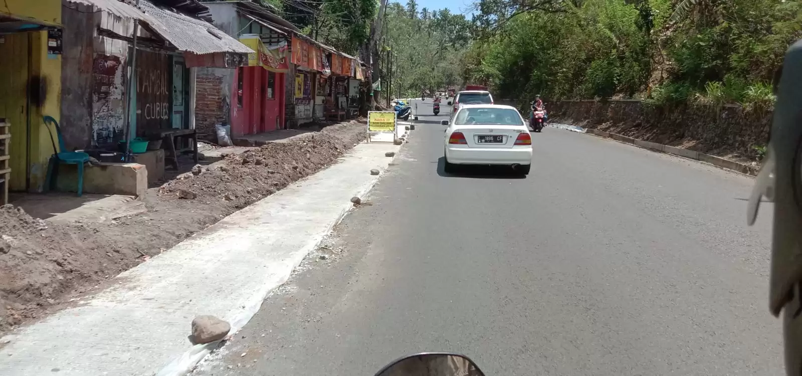 Kondisi perbaikan jalan raya Tlogosari Kecamatan Ampelgading (Foto: MI/Rina Sugeng Yuliani)