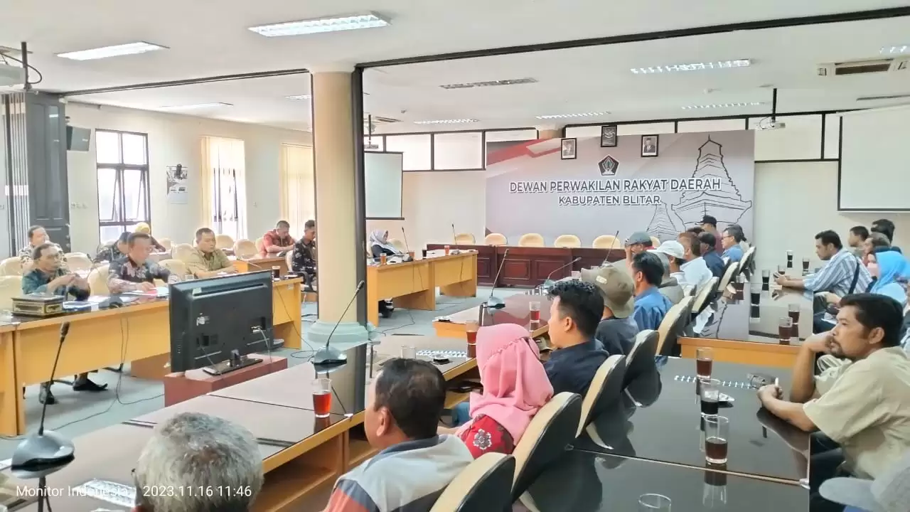 Suasana hearing Komisi I DPRD Kabupaten  Blitardengan perwakilan OPD terkait dan Format (Foto: MI/JK)