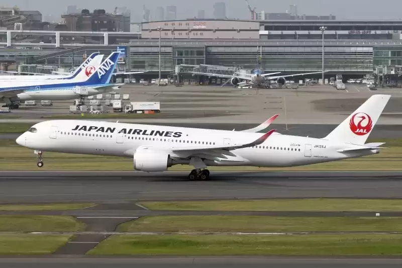Pesawat Japan Airlines. [Foto: Antara]