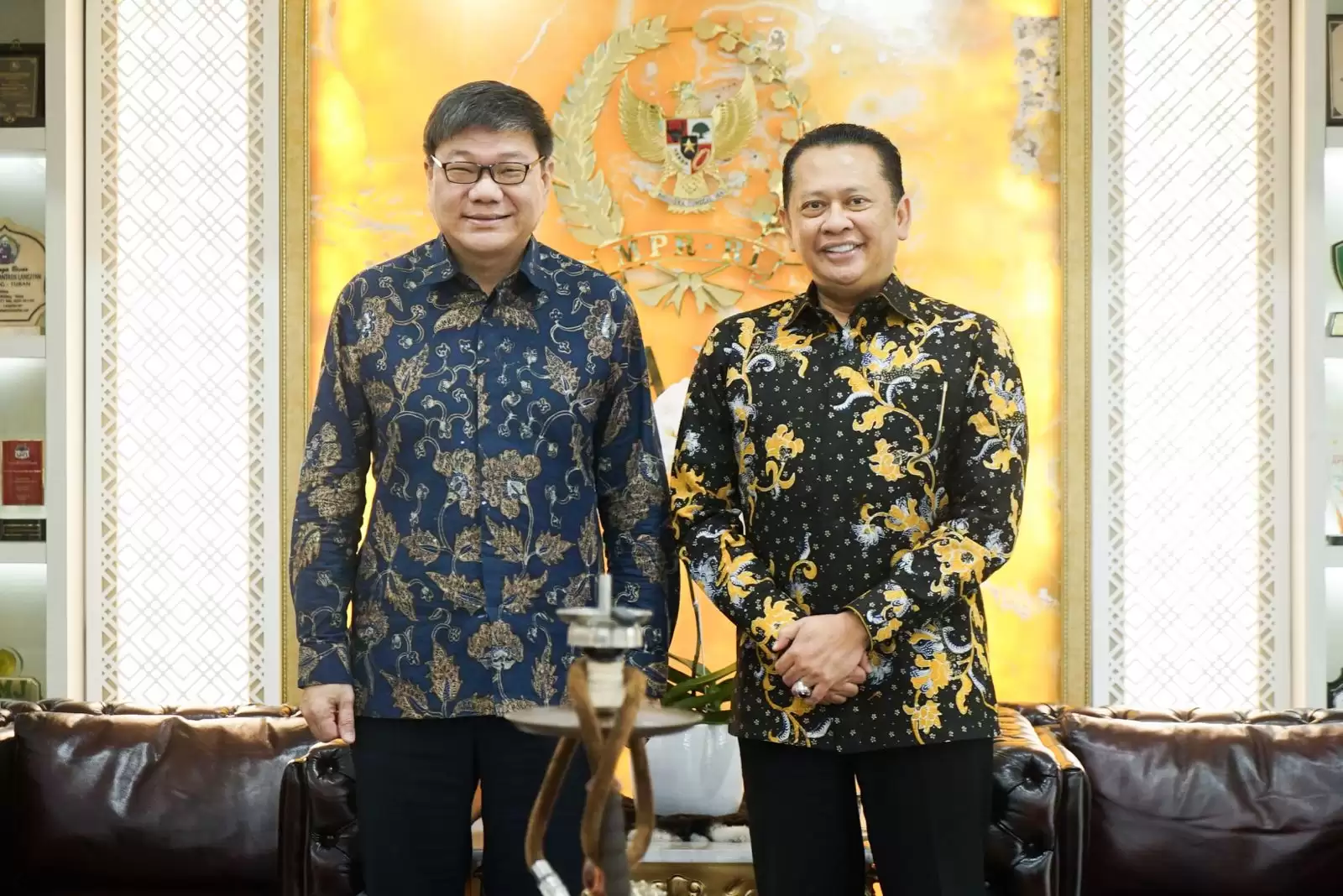 Ketua MPR RI, Bambang Soesatyo (kanan) dan Duta Besar (Dubes) Singapura untuk Indonesia Mr Kwok Fook Seng [Foto: Doc. MPR RI]