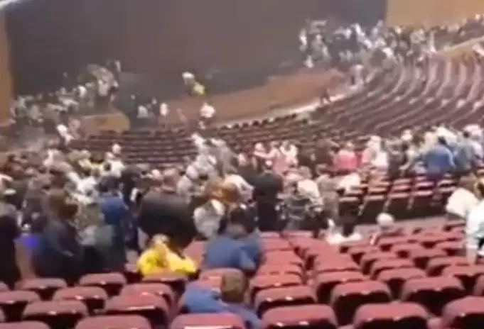 Potongan video kepanikan penonton konser saat ISIS melakukan teror