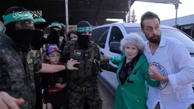 Proses Pembebasan Tawanan Hamas (Foto: Reuters)