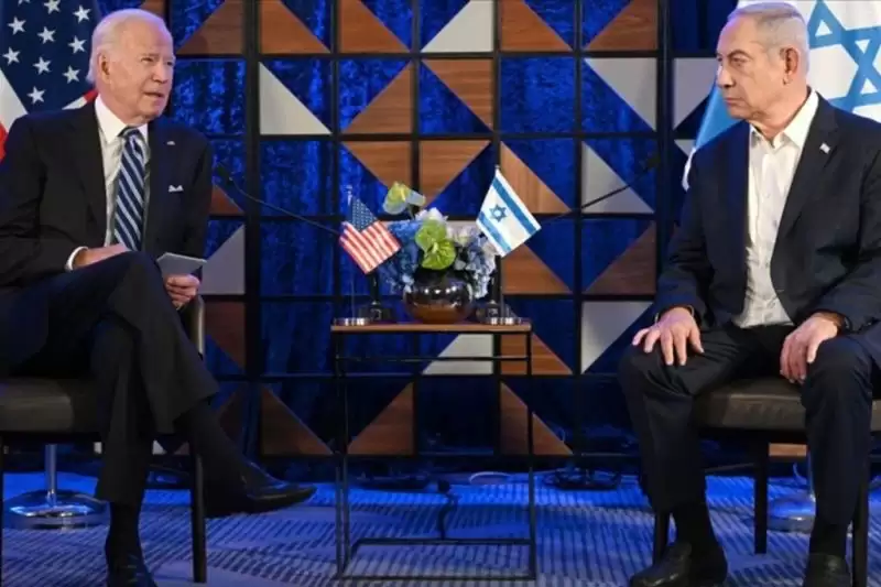 Presiden Amerika Serikat Joe Biden (kiri) dan PM Israel Benjamin Netanyahu saat bertemu diTel Aviv, Israel, pada 18 Oktober 2023. (Foto: ANTARA/AA)
