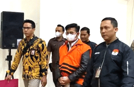Mantan Menteri Pertanian, Syahrul Yasin Limpo mengenakan rompi tahanan KPK [Foto: An/Ist]