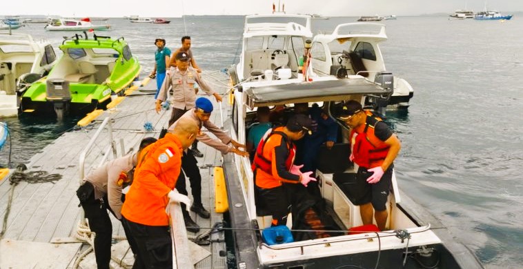 Tim SAR Mataram Evakuasi Mayat Wisatawan di Gili Trawangan