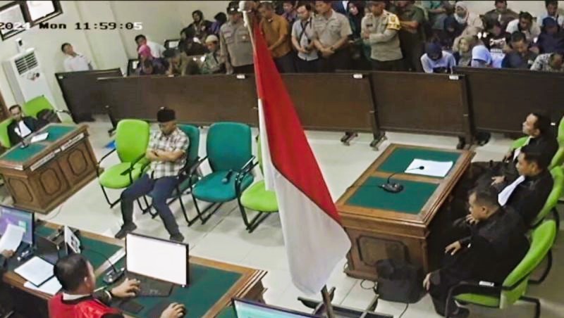 Calon anggota DPRD Kabupaten Purworejo Muhammad Abdullah menjalani sidang di PN Purworejo, Jawa Tengah, Senin (29/1/2024). (Foto: ANTARA)