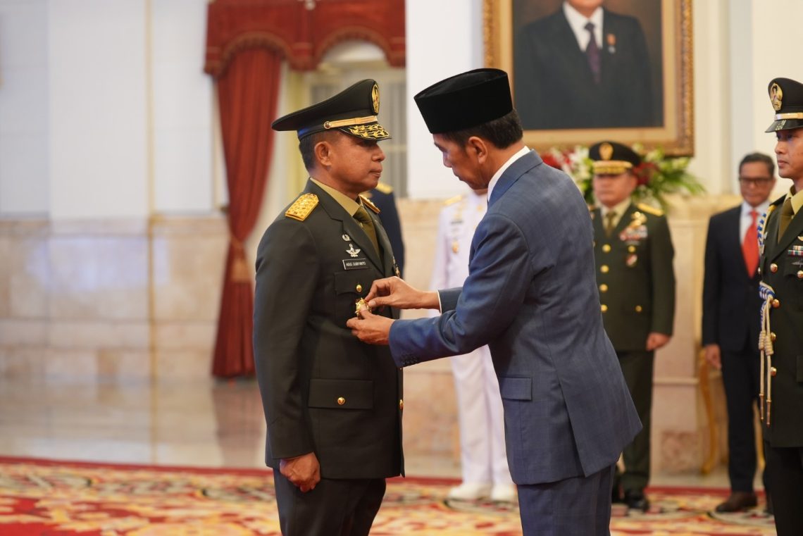 Joko Widodo dan Jenderal Agus Subiyanto (Foto: Ist)