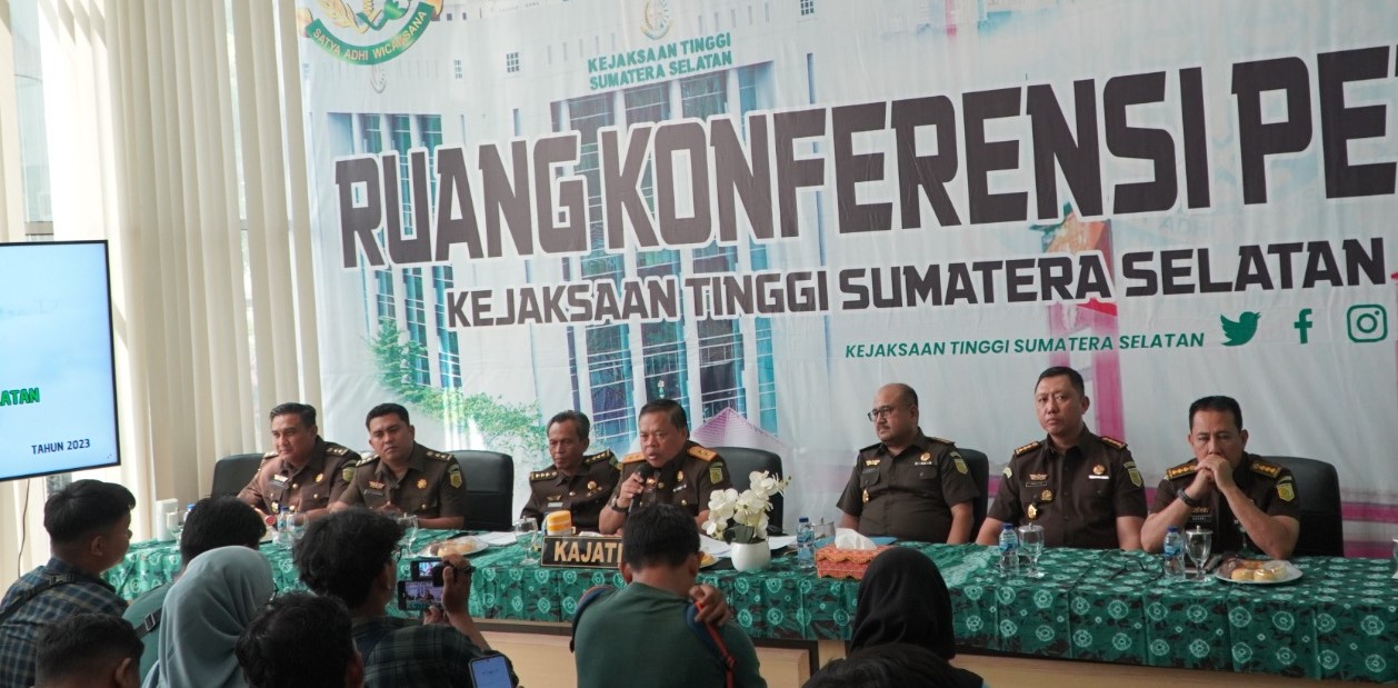Konferensi pers penetapan tersangka kasus dugaan korupsi penjualan aset Yayasan Batanghari Sembilan (Foto: Ist)