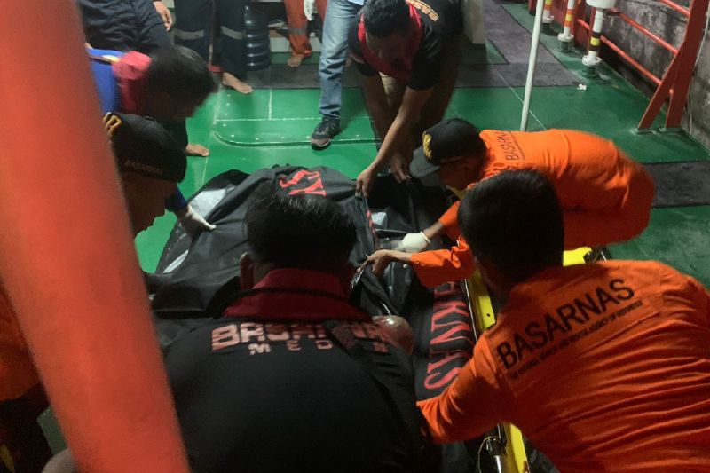 Tim SAR Evakuasi Jasad Nelayan Yang Tenggelam di Perairan Kuala Tanjung
