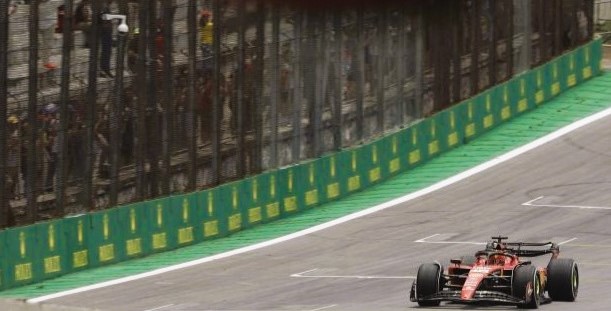 Pemebalap Ferrari Charles Leclerc menjalani sesi latihan laga balap F1 GP Sau Paulo di sirkuit Jose Carlos Pace, Brazil, Jumat (3/11/2023). (Foto: ANTARA)