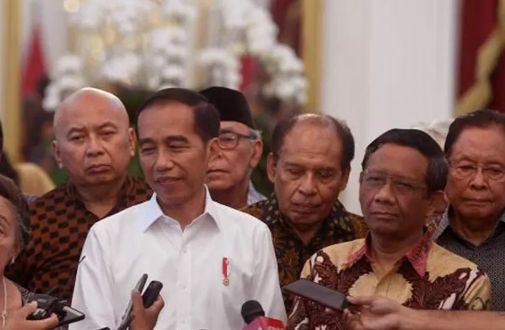 Presiden Joko Widodo (kiri) dan Mahfud MD (kanan) (Foto: Ist)