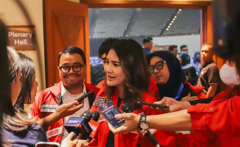 Anggota Dewan Pembina Partai Solidaritas Indonesia (PSI) Isyana Bagus Oka [Foto: Instagram/@isyanabagoesoka]