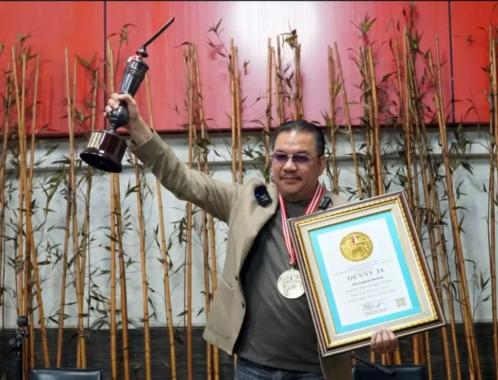 Menangkan Capres Lima Kali Berturut-turut, Denny JA Terima The Legend Award