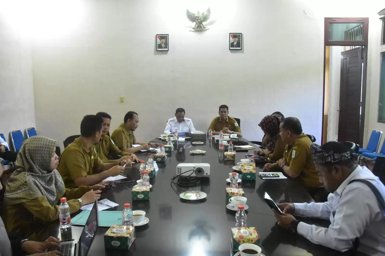 Komite II DPD RI saat melakukan kunker ke Aceh Tamiang, menyoroti pengawasan lingkungan hidup pada masa Pemilu 2024 (Foto: Istimewa)