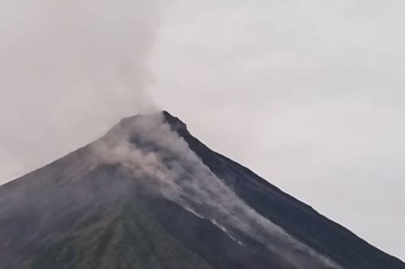 PVMBG Catat 32 Kali Gempa Embusan Gunung  Karangetang di Pulau Siau