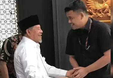 Abdul Gani Kasuba (sebelum menjadi terdakwa korupsi) bertemu dengan Bobby Nasution (Wali Kota Medan) (Foto: Istimewa)