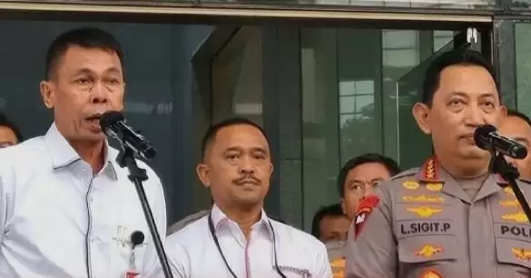 Ketua KPK sementara Nawawi Pomolango (kiri) dan Kapolri Jenderal Listyo Sigit Prabowo (kanan) (Foto: Dok MI)