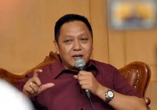 Mantan Jubir Gus Dur Sebut IKN dan Kereta Cepat Proyek Cari Untung Via Mark Up Gila-gilaan Mantan Juru Bicara mantan Presiden ke-4 RI, KH Abdurrahman Wahid (Gus Dur), Adhie M. Massardi (Foto: Istimewa)