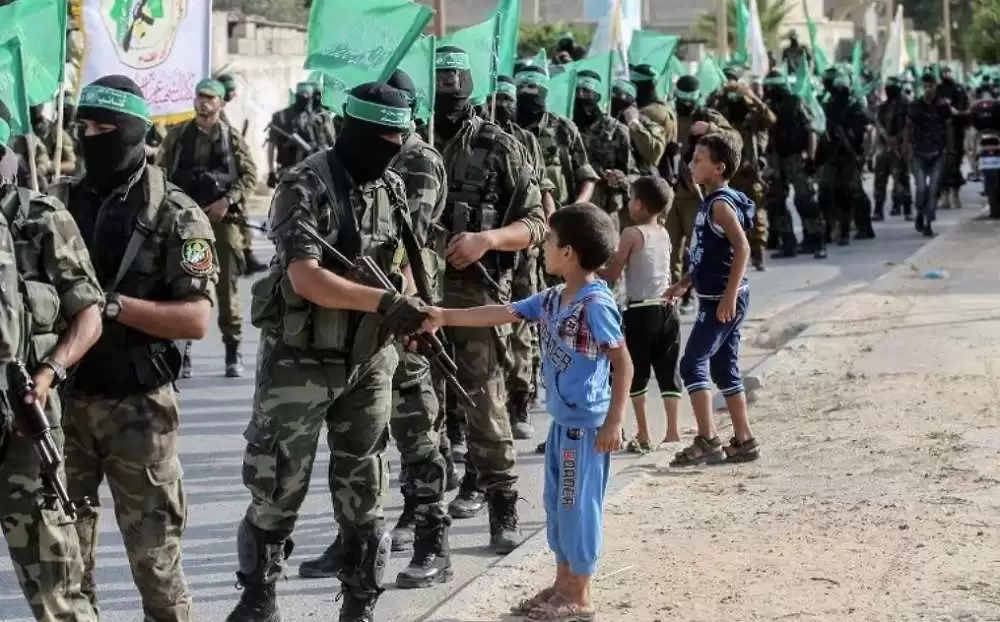 Anak Anak Palestina Sambut Brigade Izzudin al Qassam (Foto: AFP)