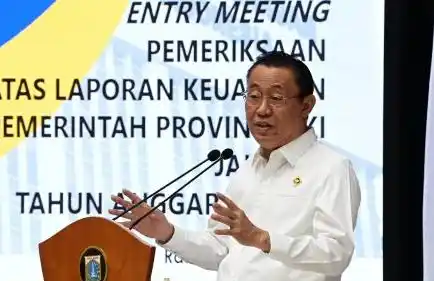 Anggota V Badan Pemeriksa Keuangan (BPK)/Pimpinan Pemeriksaan Keuangan Negara V Ahmadi Noor Supit saat entry meeting pemeriksaan atas LK Pemerintah Provinsi (Pemprov) DKI Jakarta tahun anggaran 2023, di Balai Agung DKI Jakarta, Rabu (7/2/2024) (Foto: Dok MI/BPK)