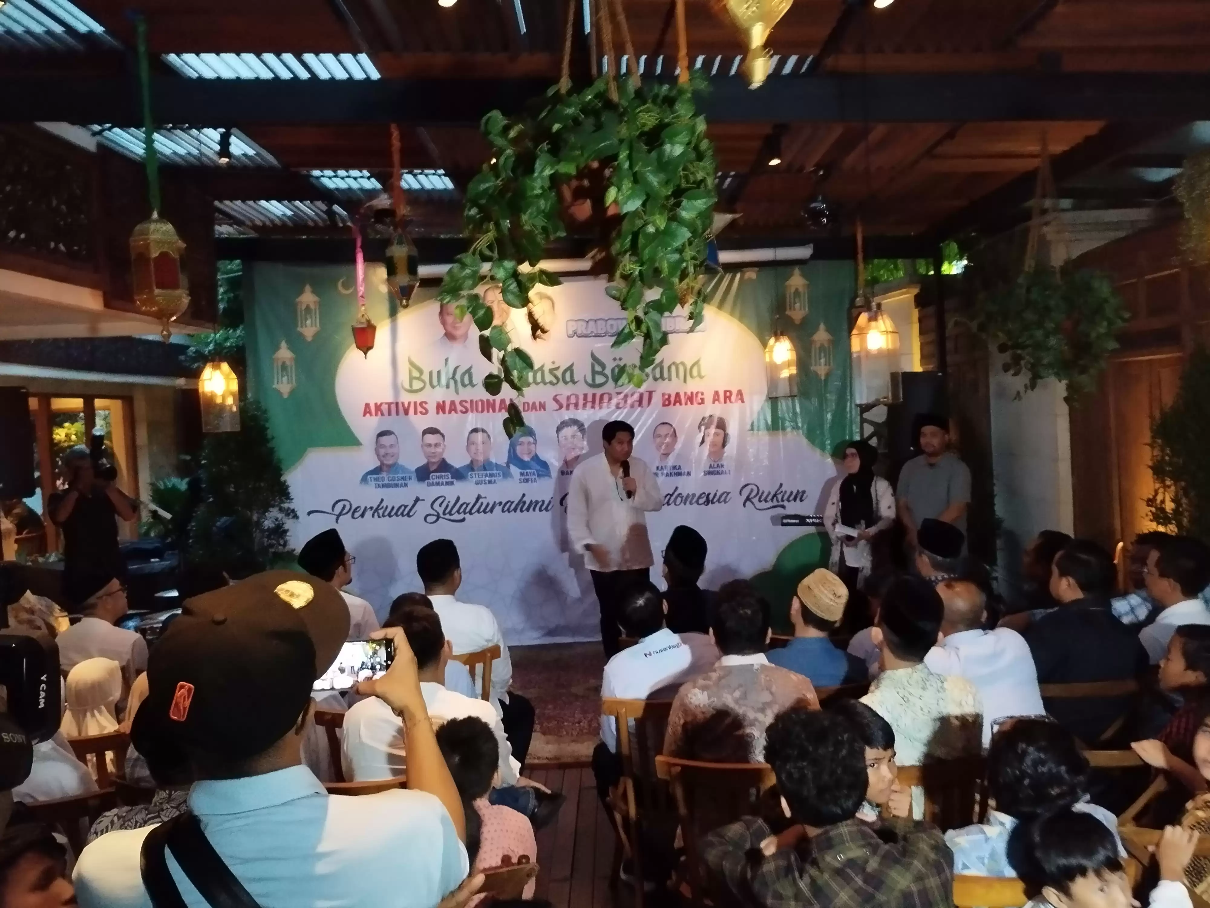 Aktivis Nasional dan Sahabat Bang Ara gelar Bukber dan santunan anak yatim (Foto: MI/Dhanis)