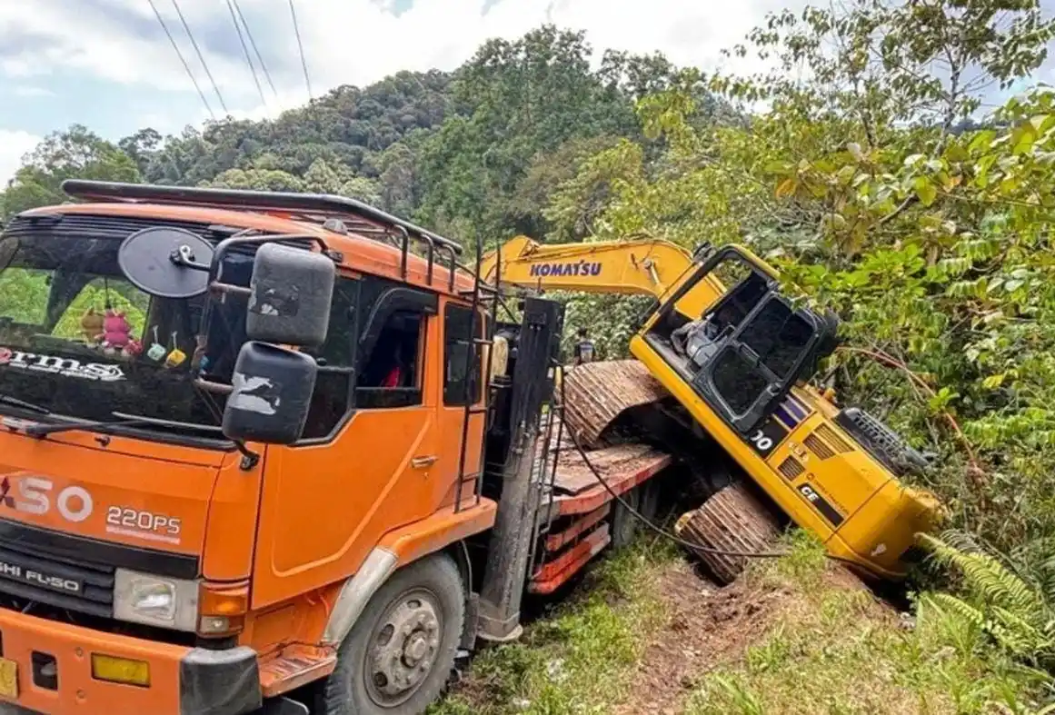Alat Berat Jatuh dan Menimpa Syahrizal Yusuf, mantan Ketua DPRD Pasaman (Foto: Polres Pasaman)