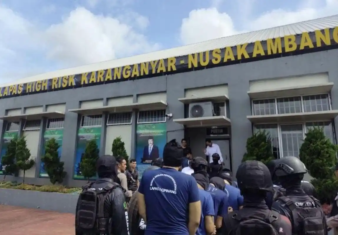 Ammar Zoni Dipindah ke Nusakambangan usai Edarkan Narkoba dari Dalam Rutan Ammar Zoni dan lima narapidana lainnya dipindahkan ke Nusakambangan (Foto: Repro)
