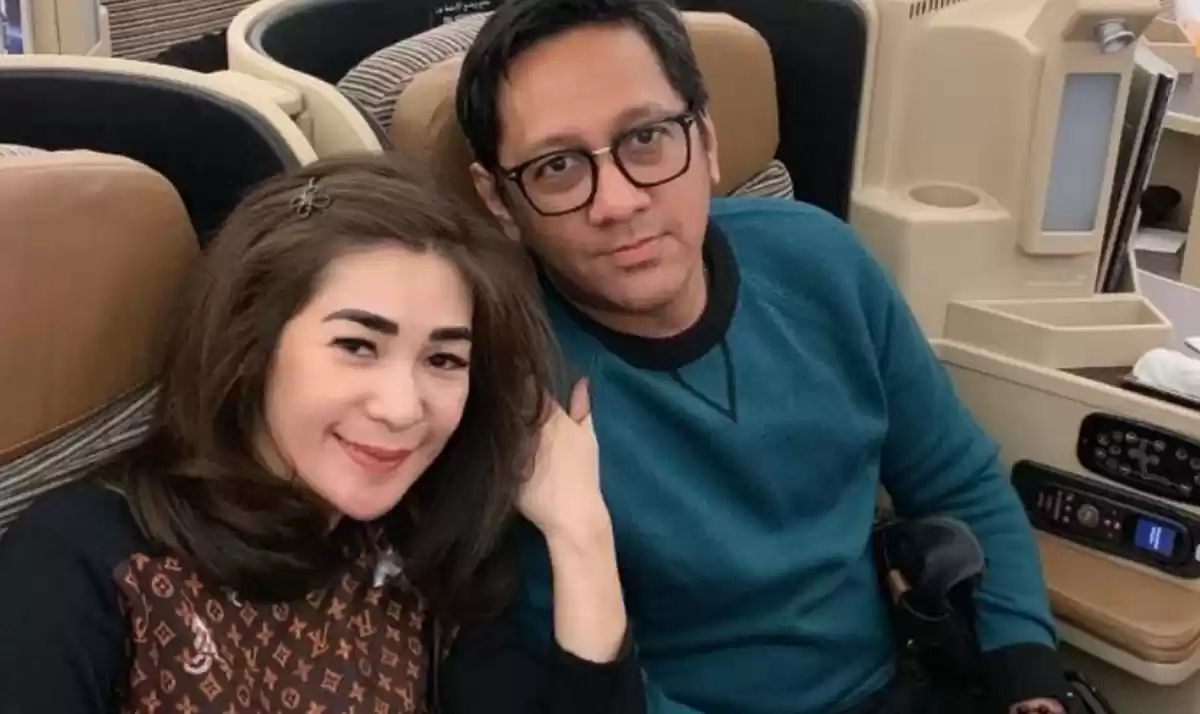 Artis Andre Taulany dan sang istri, Rien Wartia Trigina [Foto: Ist]