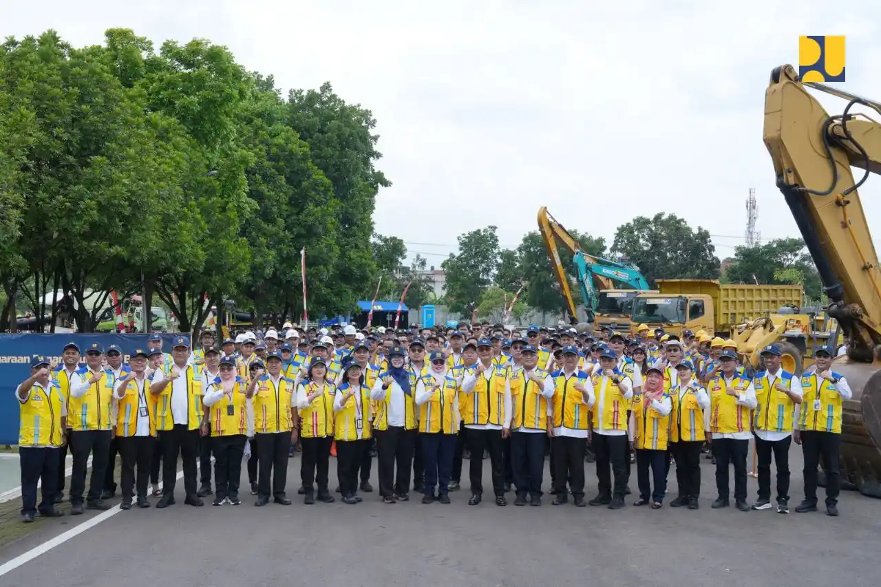 Menteri Pekerjaan Umum, Dody Hanggodo memimpin Apel Siaga Bencana Nasional di Bandung, Selasa (4/11).