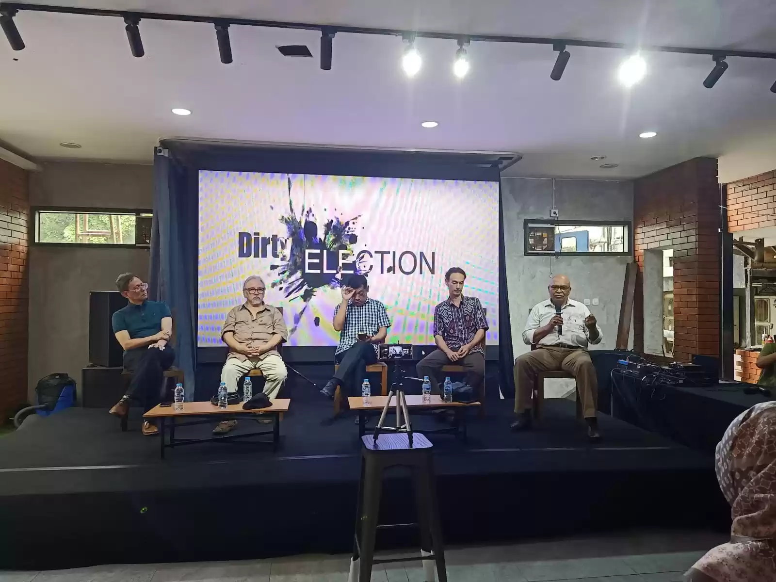 Forum Alumni Perguruan Tinggi Indonesia (API) Perubahan menggelar nonton bareng film 'Dirty Election' dan diskusi bertajuk 'Membongkar Aktor Intelektual Kejahatan Pilpres 2024 (Foto: Ist)