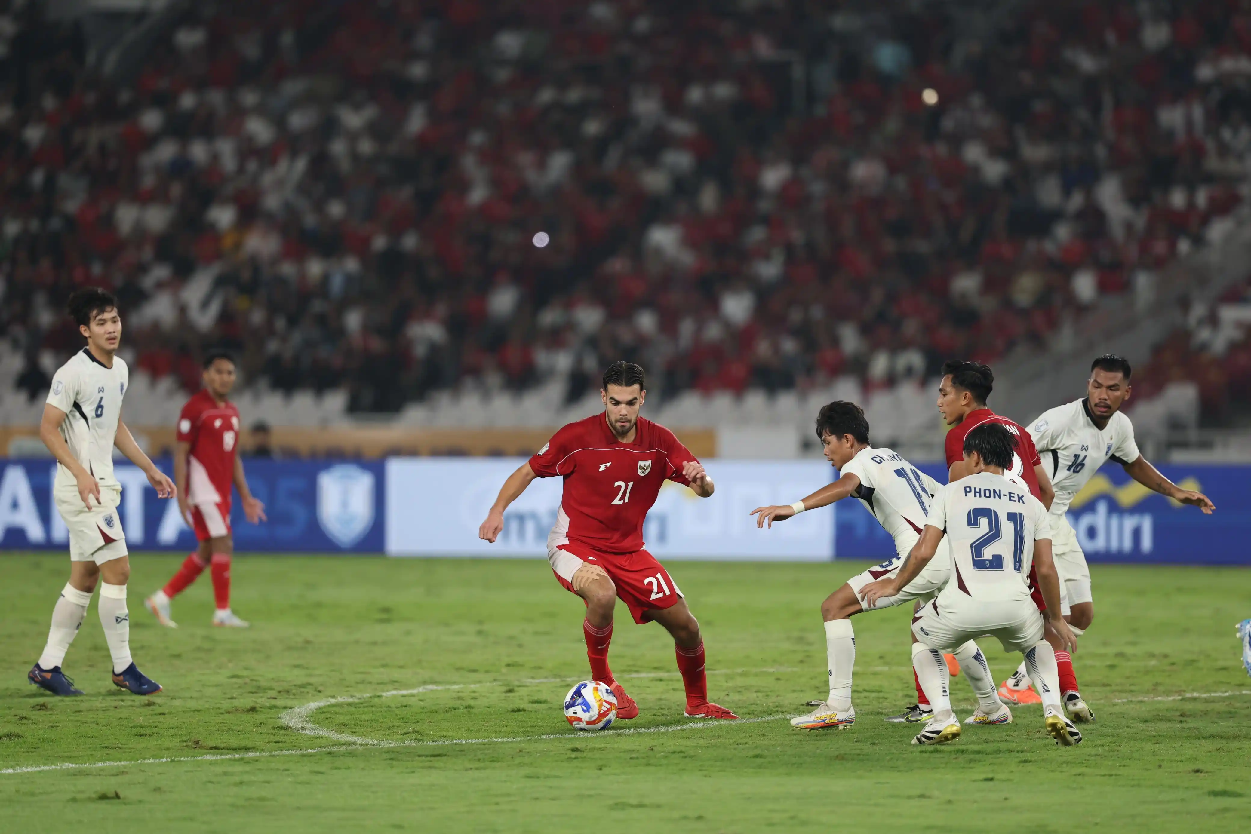 Garuda Muda Indonesia memastikan satu tempat di final ASEAN U‑23 Mandiri Cup 2025, setelah menyingkirkan Thailand lewat adu penalti dramatis 7‑6 di Stadion Utama Gelora Bung Karno pada Jumat (25/7/2025). [Foto: Doc. Mandiri]
