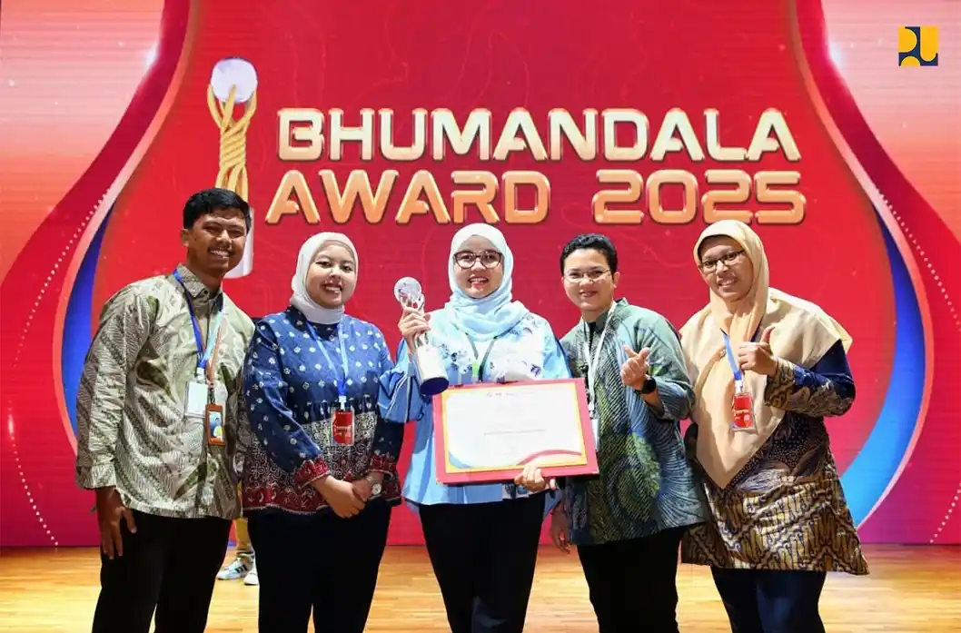 Kementerian Pekerjaan Umum (PU) meraih penghargaan Bhumandala Award 2025 yang diselenggarakan oleh Badan Informasi Geospasial (BIG).(Foto: PU)