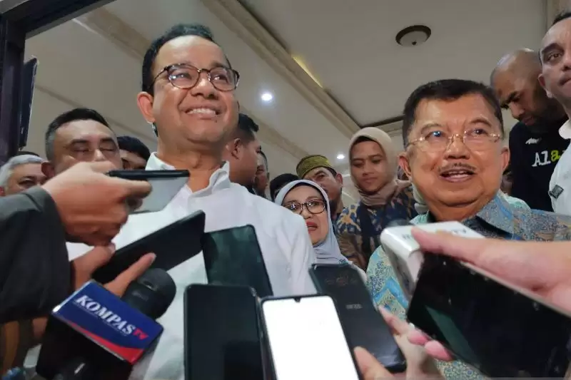 Calon presiden nomor urut 1 Anies Rasyid Baswedan (kiri) didampingi Wakil Presiden (Wapres) RI ke-10 dan ke-12 HM Jusuf Kalla [Foto: Antara]
